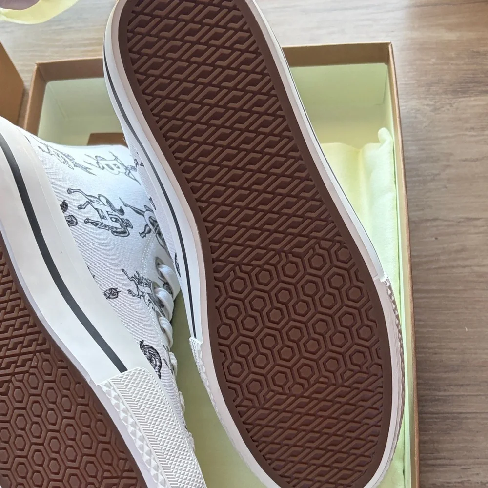 NWT Burberry White High-Top Sneakers Mythical Alphabet Collection size 37.5 - Picture 9 of 13